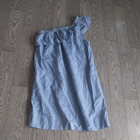 Beautiful dress by Saks Fifth Avenue🌸🍀🌼 - Picture 6 of 14